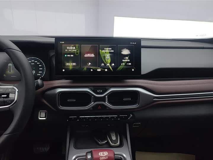 Фото 14 - Geely Okavango