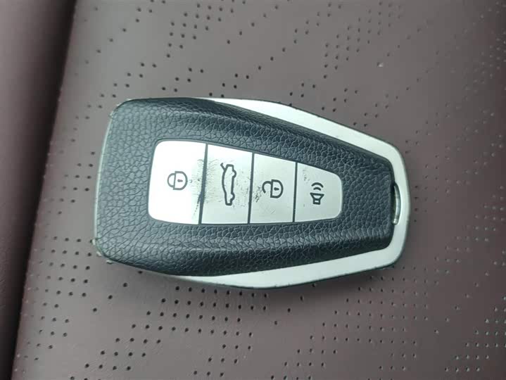 Фото 9 - Geely Okavango