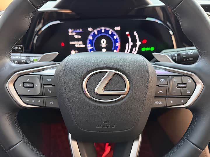 Фото 12 - Lexus NX