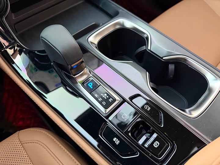 Фото 13 - Lexus NX