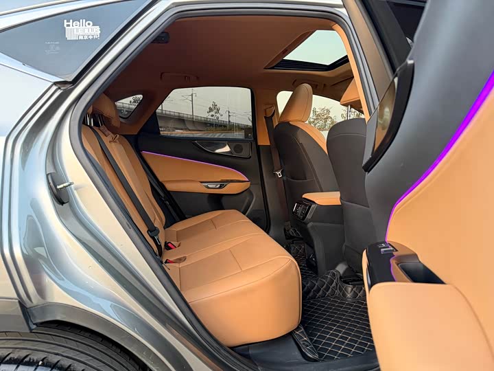 Фото 17 - Lexus NX