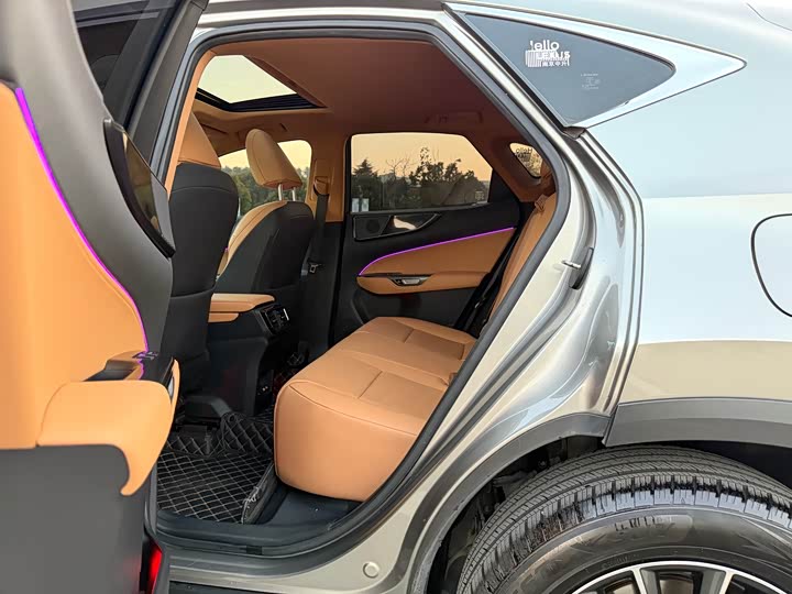 Фото 18 - Lexus NX