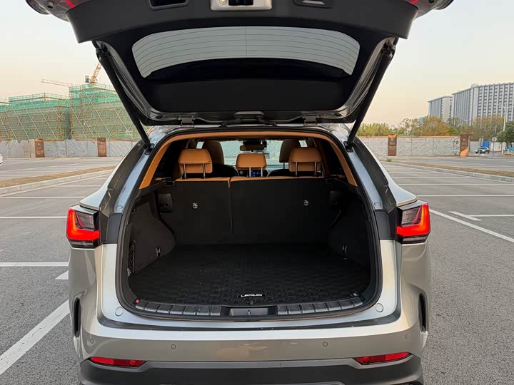 Фото 22 - Lexus NX