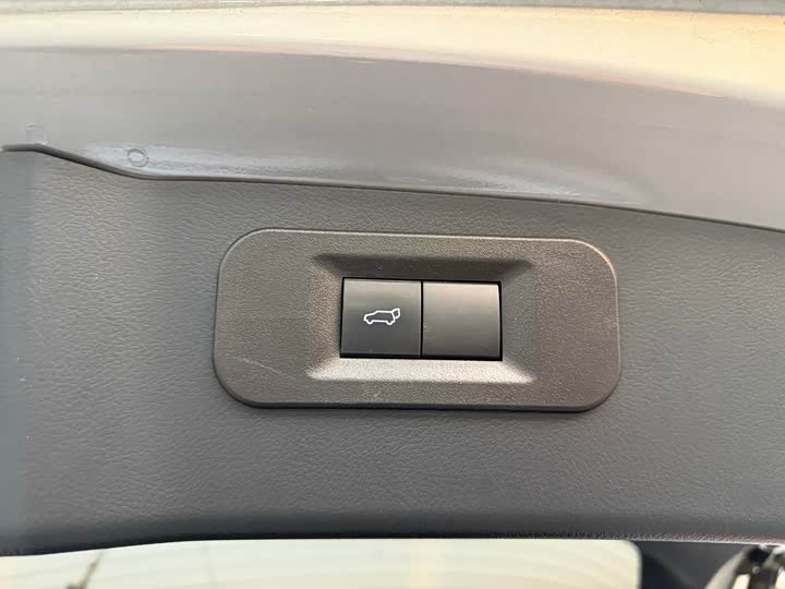 Фото 23 - Lexus NX