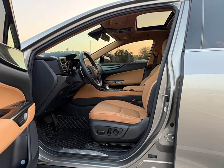 Фото 6 - Lexus NX