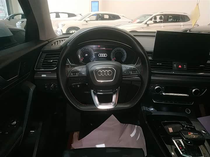 Фото 11 - Audi Q5L