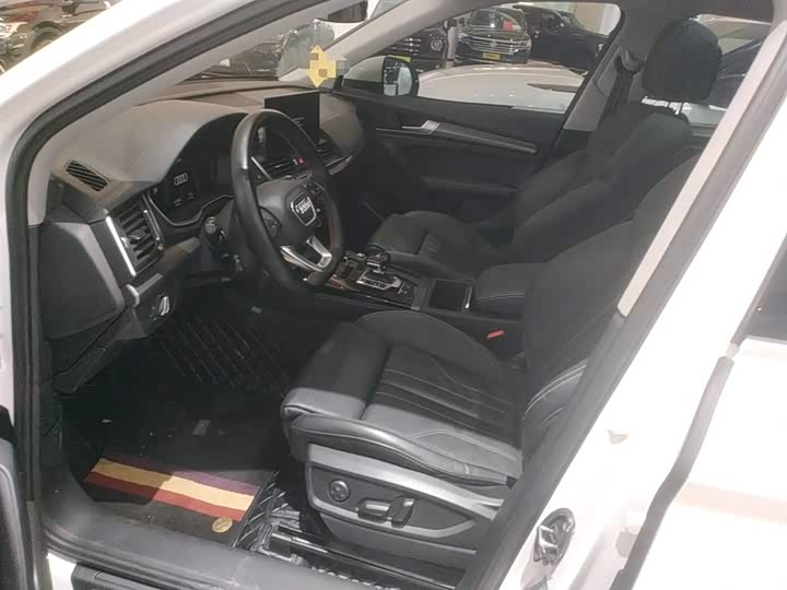 Фото 15 - Audi Q5L