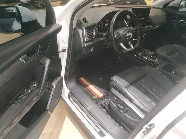 Фото 16 - Audi Q5L