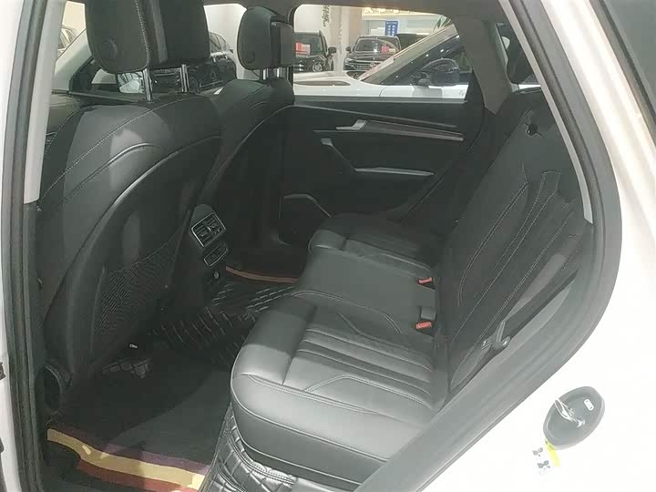 Фото 17 - Audi Q5L