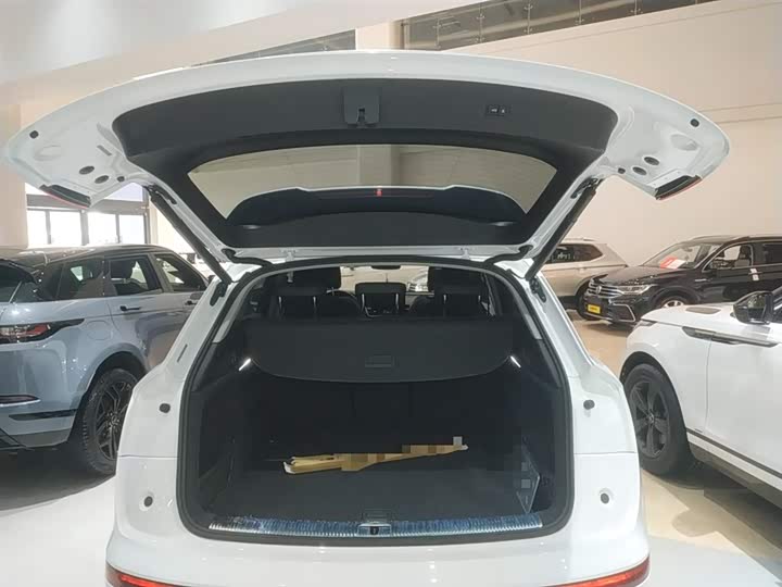 Фото 19 - Audi Q5L