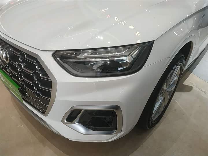 Фото 24 - Audi Q5L