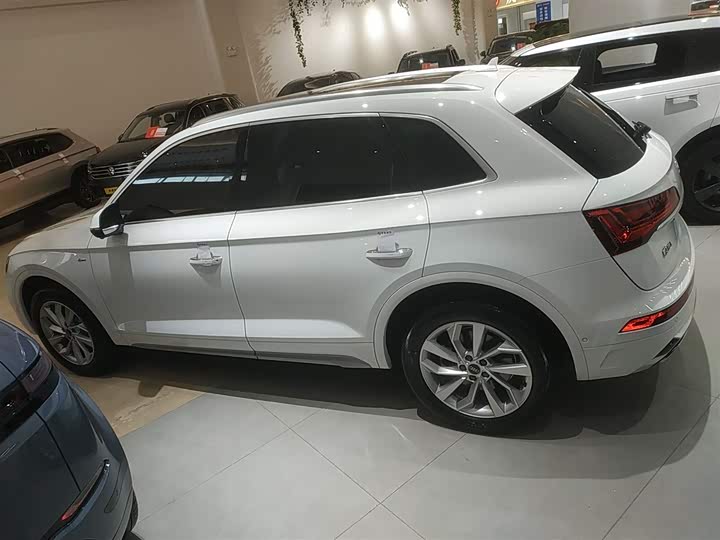 Фото 5 - Audi Q5L