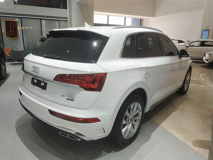 Фото 7 - Audi Q5L