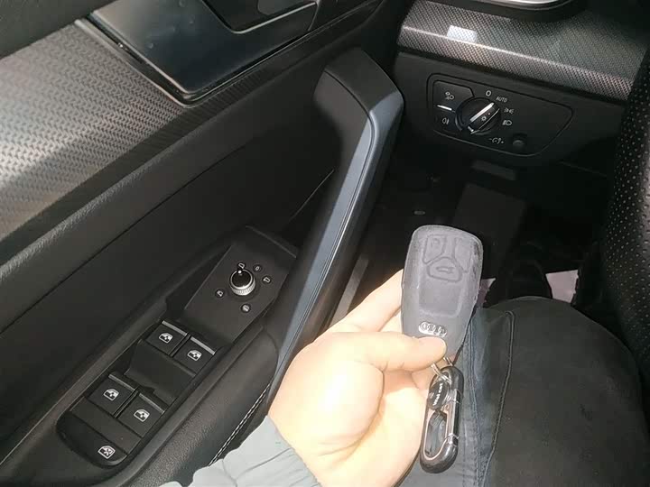 Фото 9 - Audi Q5L