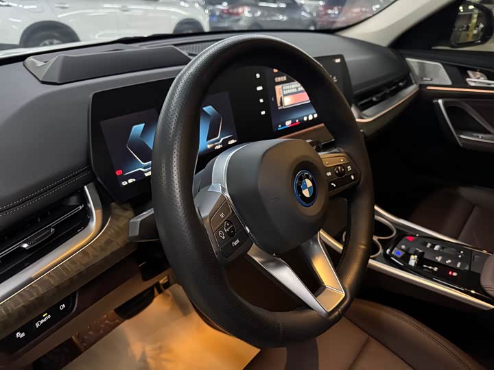 Фото 11 - BMW iX1