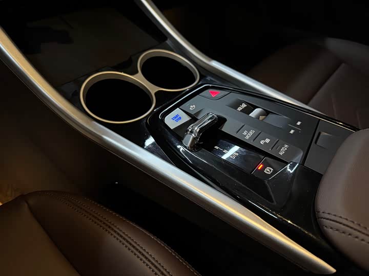 Фото 12 - BMW iX1