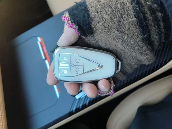 Фото 9 - Changan UNI-K