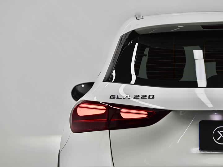 Фото 11 - Mercedes-Benz GLA-Class