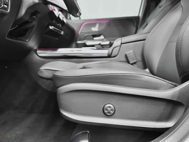 Фото 23 - Mercedes-Benz GLA-Class