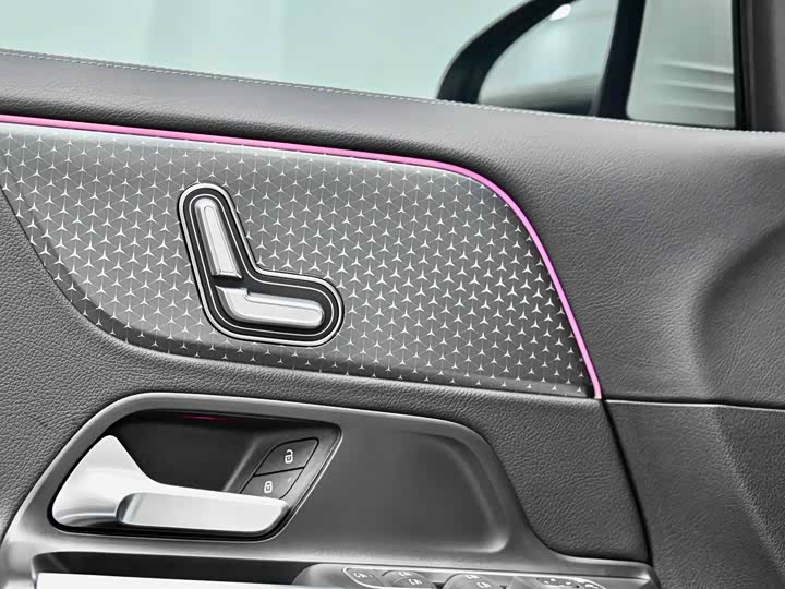 Фото 24 - Mercedes-Benz GLA-Class