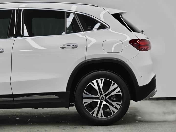 Фото 28 - Mercedes-Benz GLA-Class