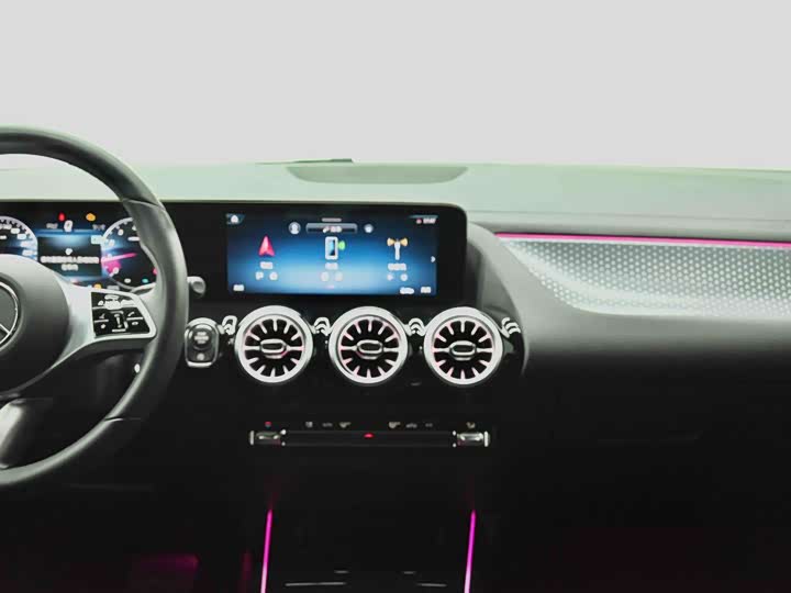 Фото 30 - Mercedes-Benz GLA-Class