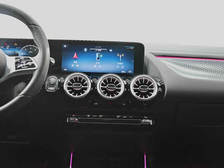 Фото 32 - Mercedes-Benz GLA-Class