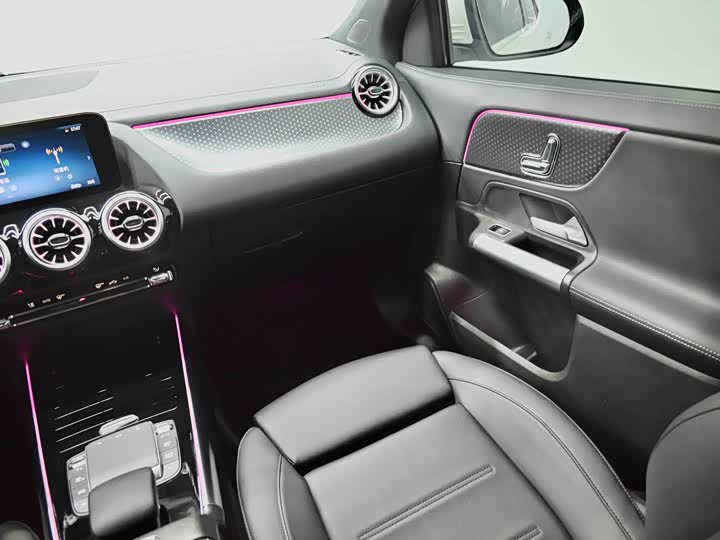 Фото 33 - Mercedes-Benz GLA-Class