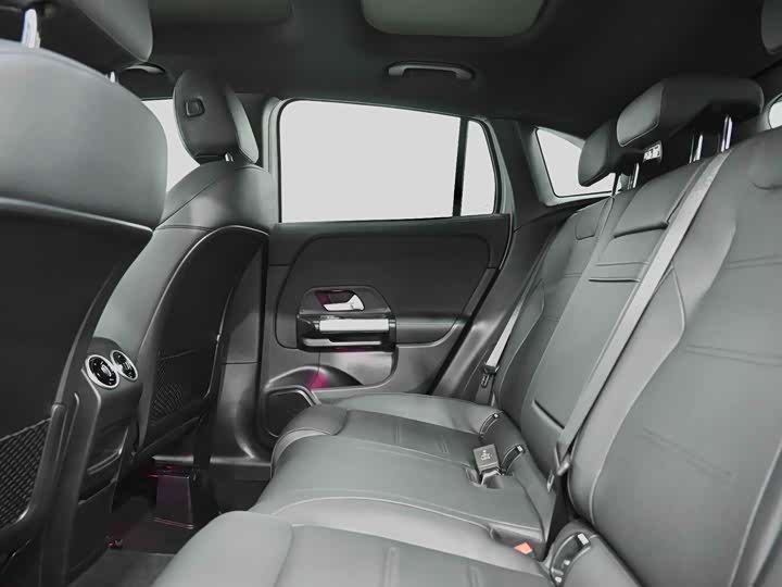 Фото 35 - Mercedes-Benz GLA-Class