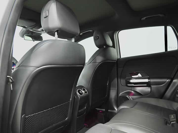 Фото 38 - Mercedes-Benz GLA-Class