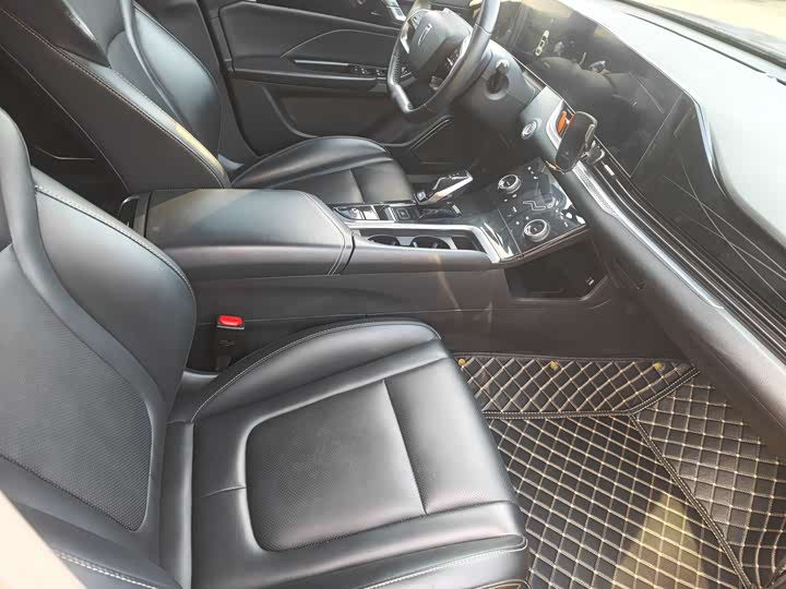 Фото 12 - Bestune B70