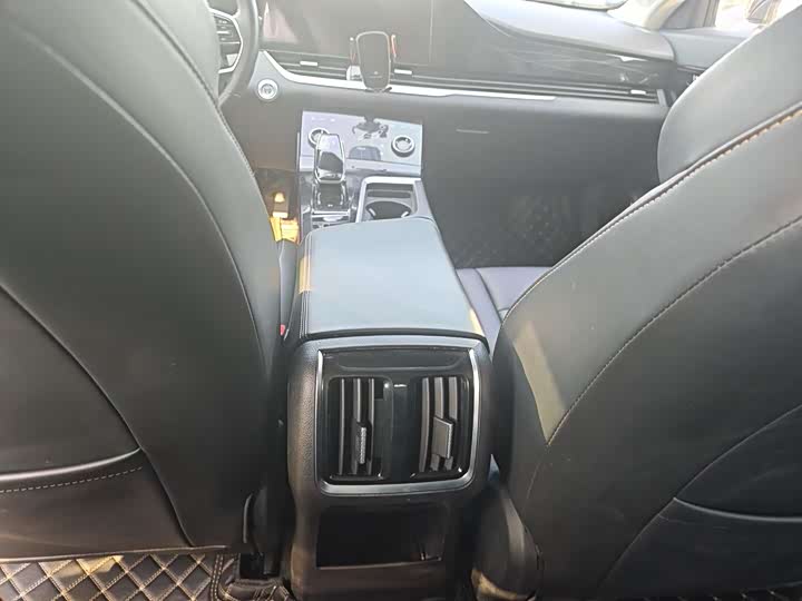 Фото 8 - Bestune B70