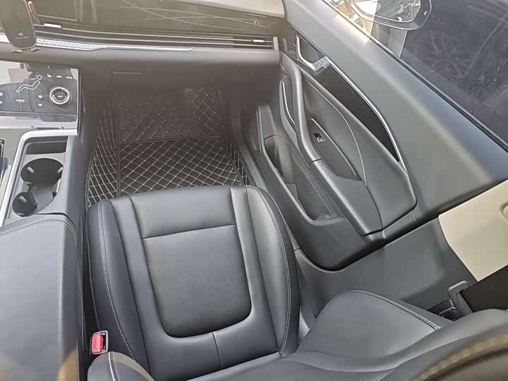 Фото 9 - Bestune B70