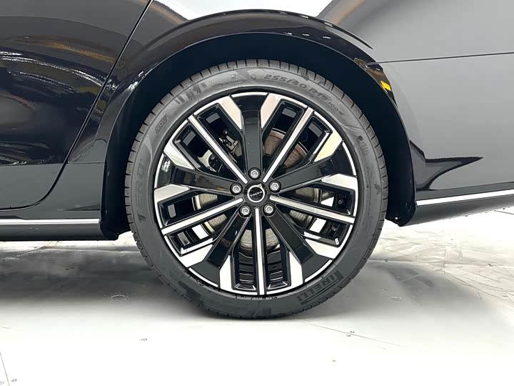 Фото 13 - Volvo S90