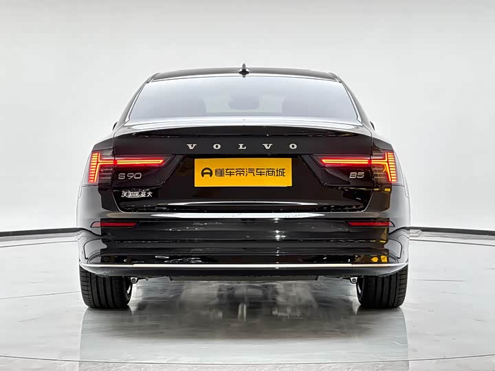 Фото 15 - Volvo S90