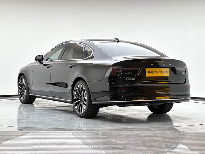 Фото 6 - Volvo S90