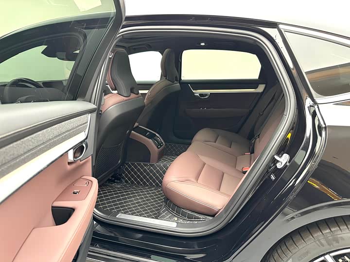 Фото 9 - Volvo S90