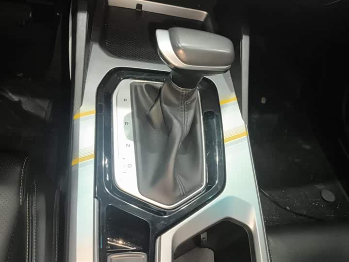 Фото 16 - Geely Emgrand L