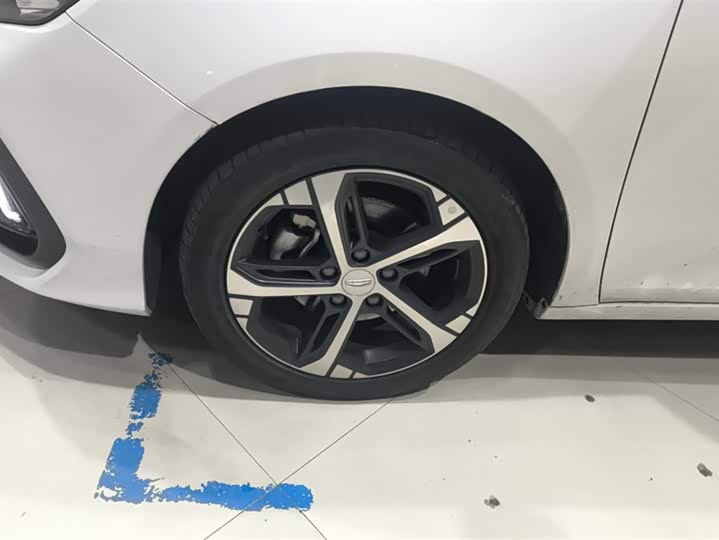 Фото 6 - Geely Emgrand L