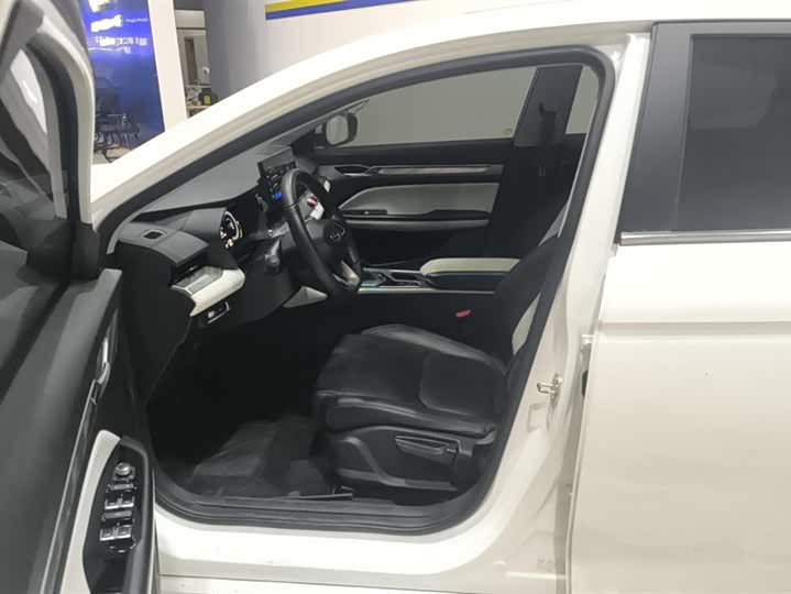 Фото 9 - Geely Emgrand L