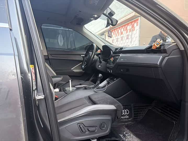 Фото 4 - Audi Q3