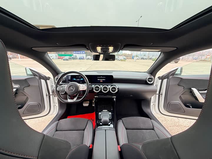 Фото 13 - Mercedes-Benz CLA-Class