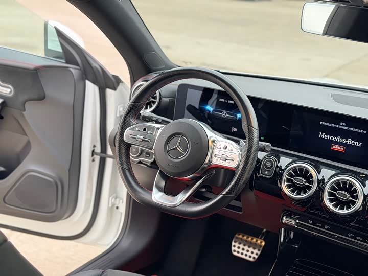 Фото 14 - Mercedes-Benz CLA-Class