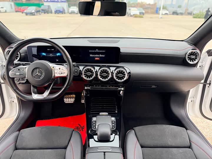 Фото 17 - Mercedes-Benz CLA-Class