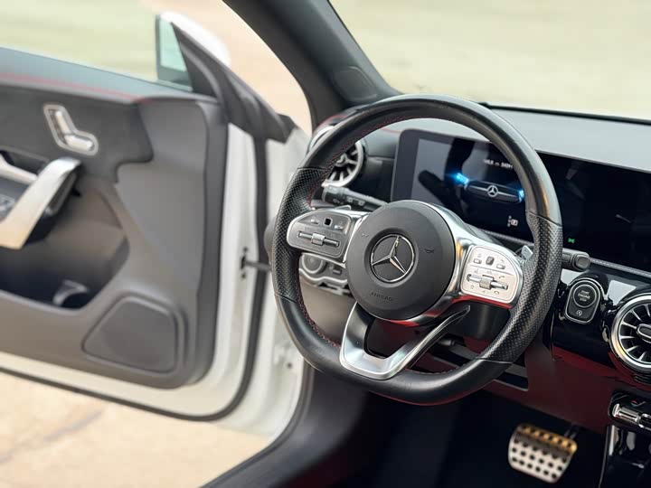 Фото 18 - Mercedes-Benz CLA-Class