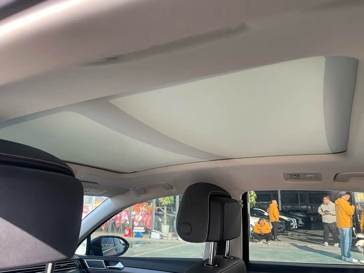 Фото 12 - Volkswagen Magotan