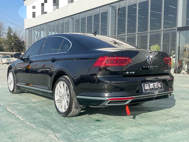 Фото 14 - Volkswagen Magotan