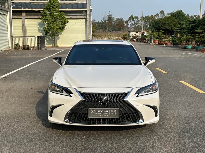 Фото 2 - Lexus ES