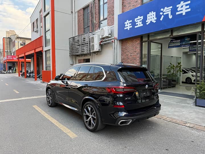 Фото 16 - BMW X5