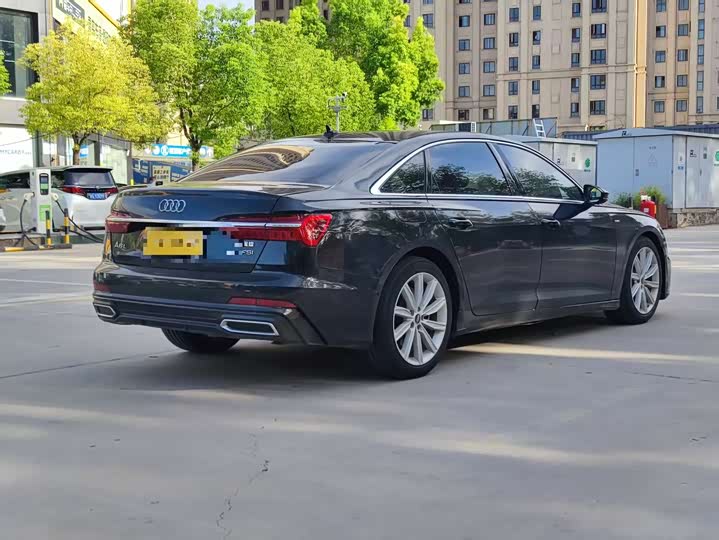 Фото 12 - Audi A6L